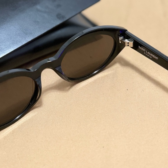 SAINT LAURENT Sunglasses - Picture 4 of 4